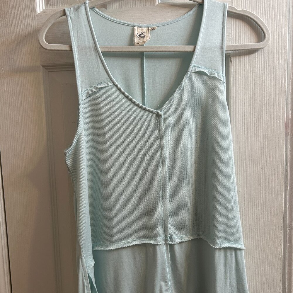 White Crow Women's Light Blue Hi-Lo Sleeveless Top - M